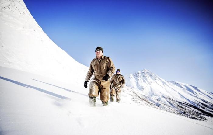 Walking through Lyngdalen