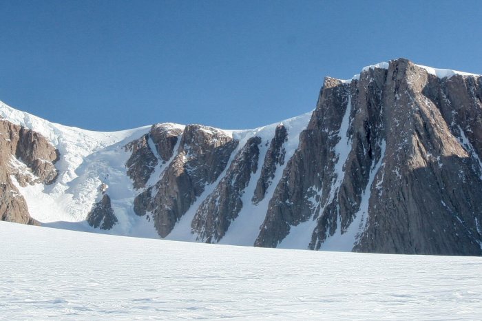 Mountain formations in Priestly Gl.