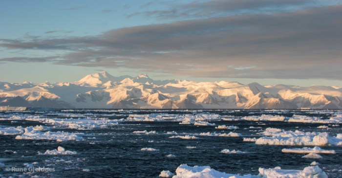 Mountain range - Cape Adare